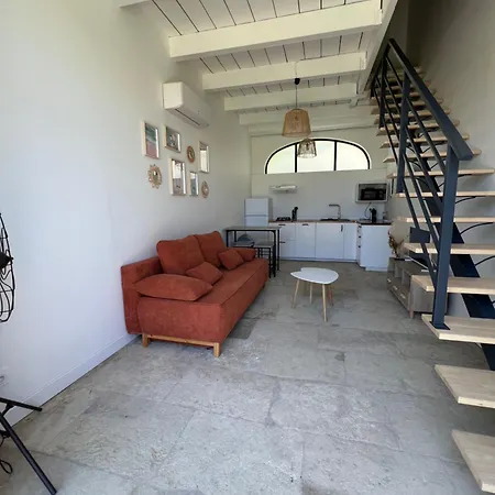 Apartment Beau P2, Avec Piscine Aigues-Mortes